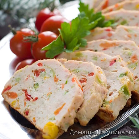 Куриный террин с овощами и сосисками